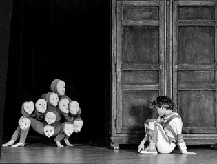 Théâtre du Mouvement – Catherine et l'armoire, 1985