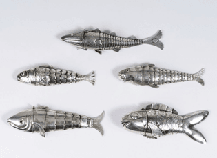 18th and 19th century Polynomial fish-bodys, partly with hinged heads and mouths.