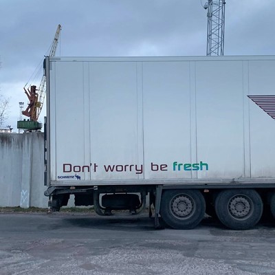 photo capturing the phrase, don't worry be fresh