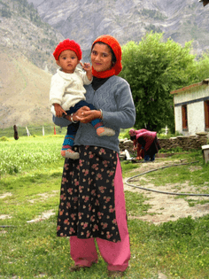 Mother_and_child._Gandola_Monastery._Lahaul,_India._2004