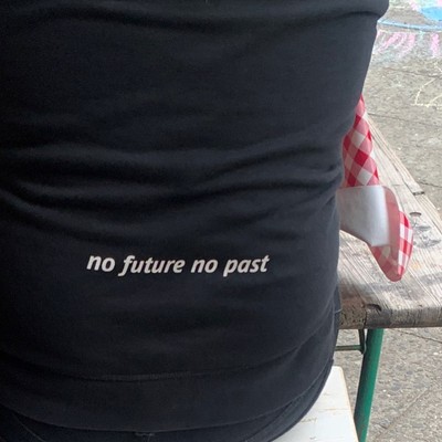 photo capturing the phrase, no future no past