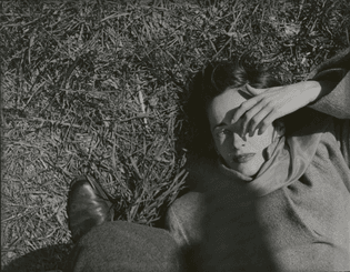 Saul Leiter, Sunday Morning at the Cloisters, c. 1947
