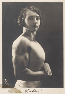 Luisa Leers, acrobat, 1925