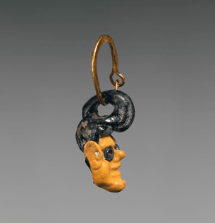 Golden earring featuring a glass pendant in the form of a stylized human head. Phoenician or Carthaginian. 3rd to 1st century B.C. [3845x4000]