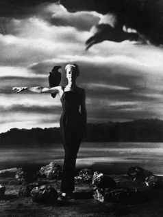 Tippi Hedren, main actress in Hitchcock's movie "The Birds". 1962. © Philippe Halsman | Magnum Photos