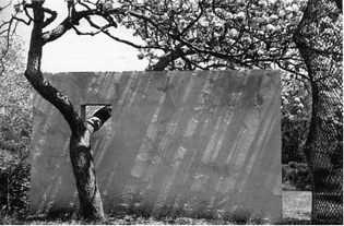Nivola House-Garden (Garden Wall), Amagansett, N.Y.; Bernard Rudofsky with Costantino Nivola, architects, 1949–1950