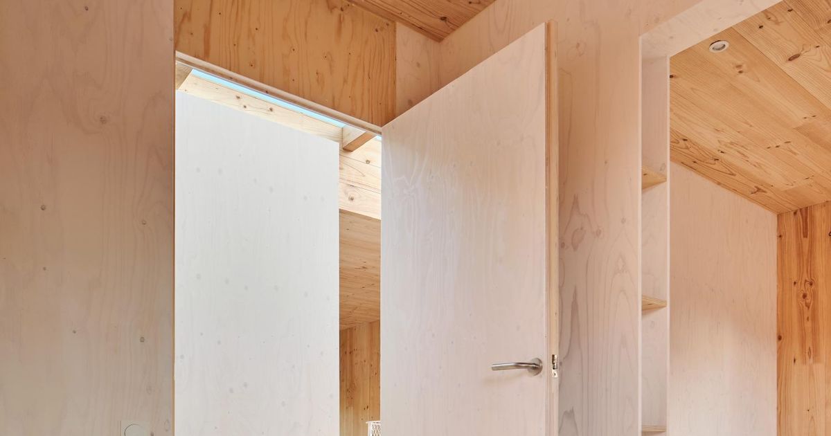 agora-arquitectura-jose-hevia-house-on-a-brick-base.jpg | Are.na