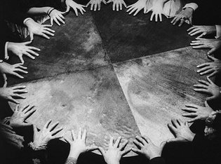 ✋🏻 Image via @snackie_o ✋🏻 Tickets for the BODIES launch party are available now ✋🏻 Link in bio ✋🏻