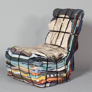 Bland gamla trasor känner man sig sällan ensam. "Rag Chair" av Tejo Remy. Mått ca H. 88 cm, l. 69 cm, h. 70 cm. ____________...