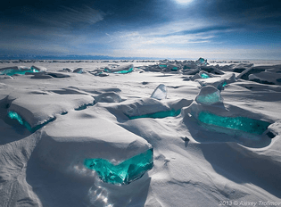 frozen-lake-pond-ice-1__880.jpg