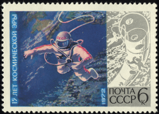 soviet_union-1972-stamp-0.06._15_years_of_space_age._humans.jpg