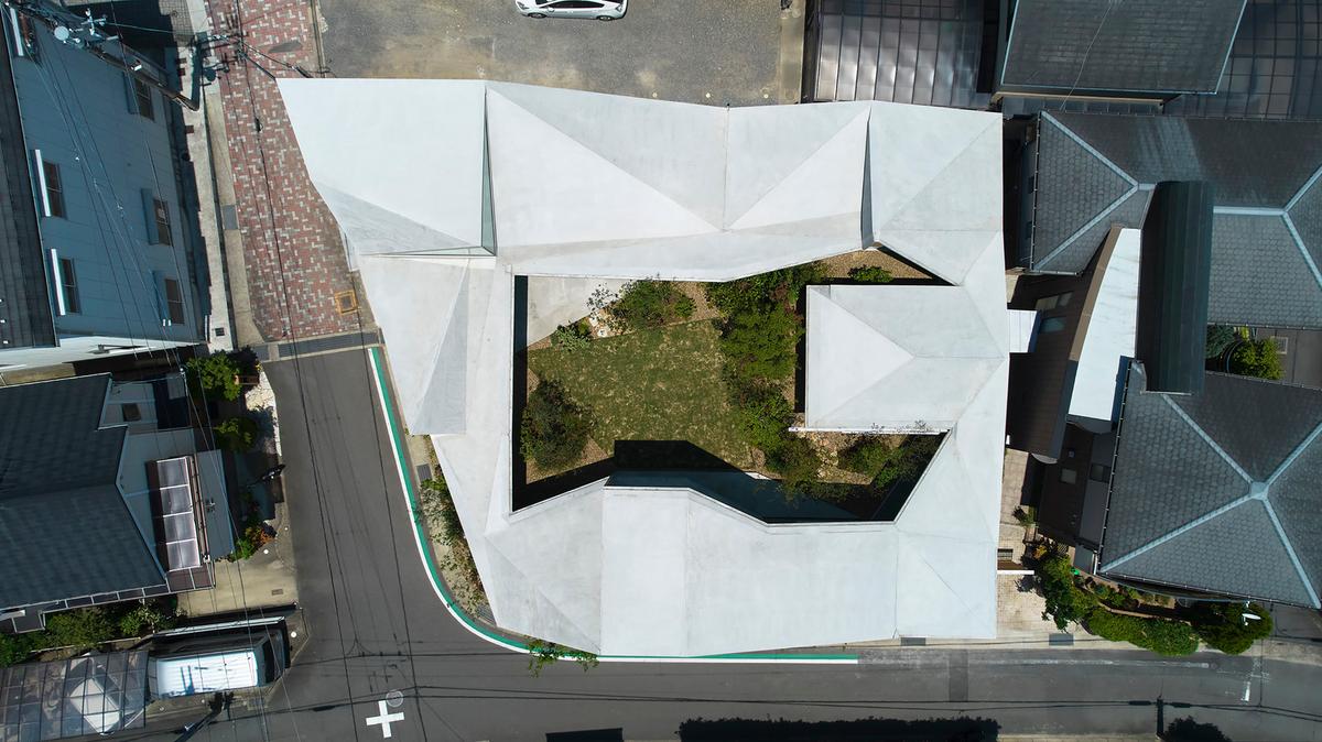 🗺️ House in Muko by Tomohiro Hata Architect and Associates 📷 Toshiyuki Yano