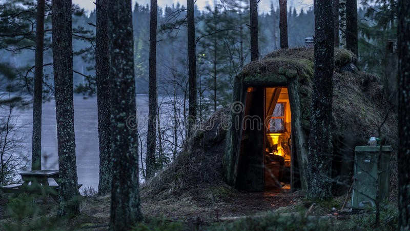 cozy-burrow-like-shelter-sweden-lake-behind-iced-51748290.jpg
