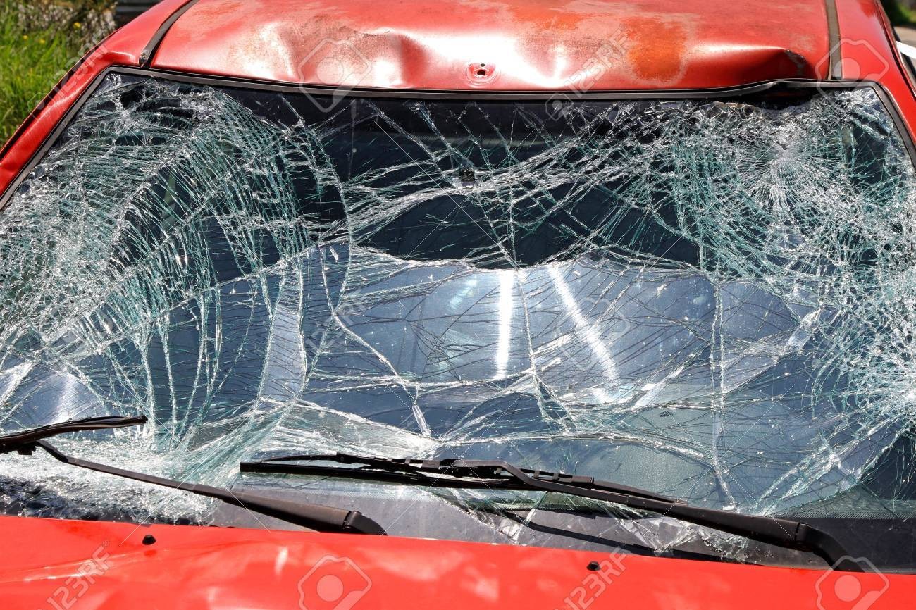 41968689-broken-windshield-at-red-car-in-traffic-accident.jpg