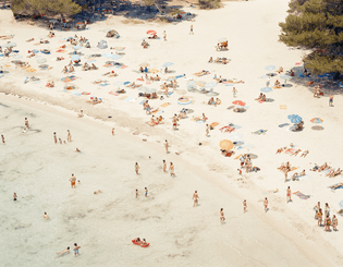 Markus Henttonen aerial-plans-of-vacationers-on-the-beach-8.jpg