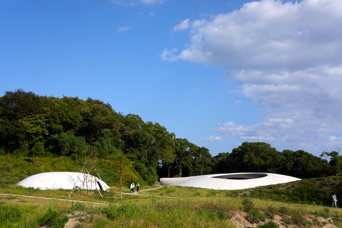 Teshima_Art_Museum_exterior_view_201310.jpg (6000×4000)