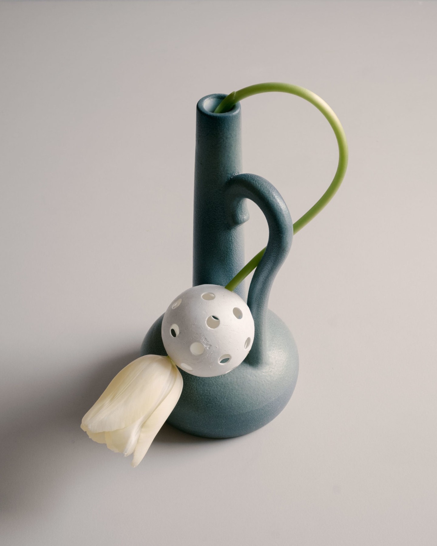 carl-kleiner-2018-february-sweden-stockholm-still-life-flower-tulip-vas-ball-1536x1920.jpg