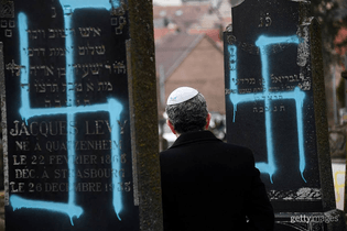 jewish-graves-vandalised-with-swastikas-quatzenheim.png