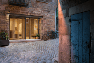 porteousstudio_exterior-horse-shoe-door-twilight.jpg