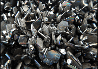 1920px-cristal_carborandum-_carborundum-_moissanite_artificielle_fl_glam_mhnl_2016_d_02.jpg