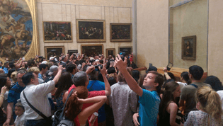 12-crowd-viewing-mona-lisa.jpg