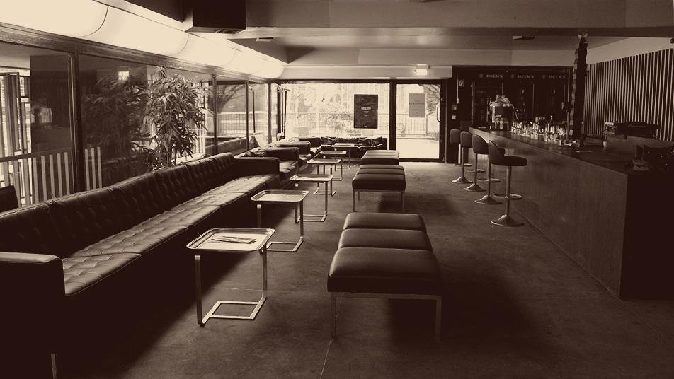 saloon-de-amatures-empty01.jpg