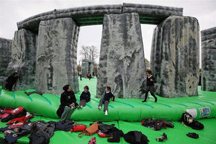 bouncy-stonhenge.jpg-f=1