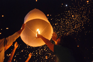lk_03_loy_krathong_yi_peng_san_sai.jpg